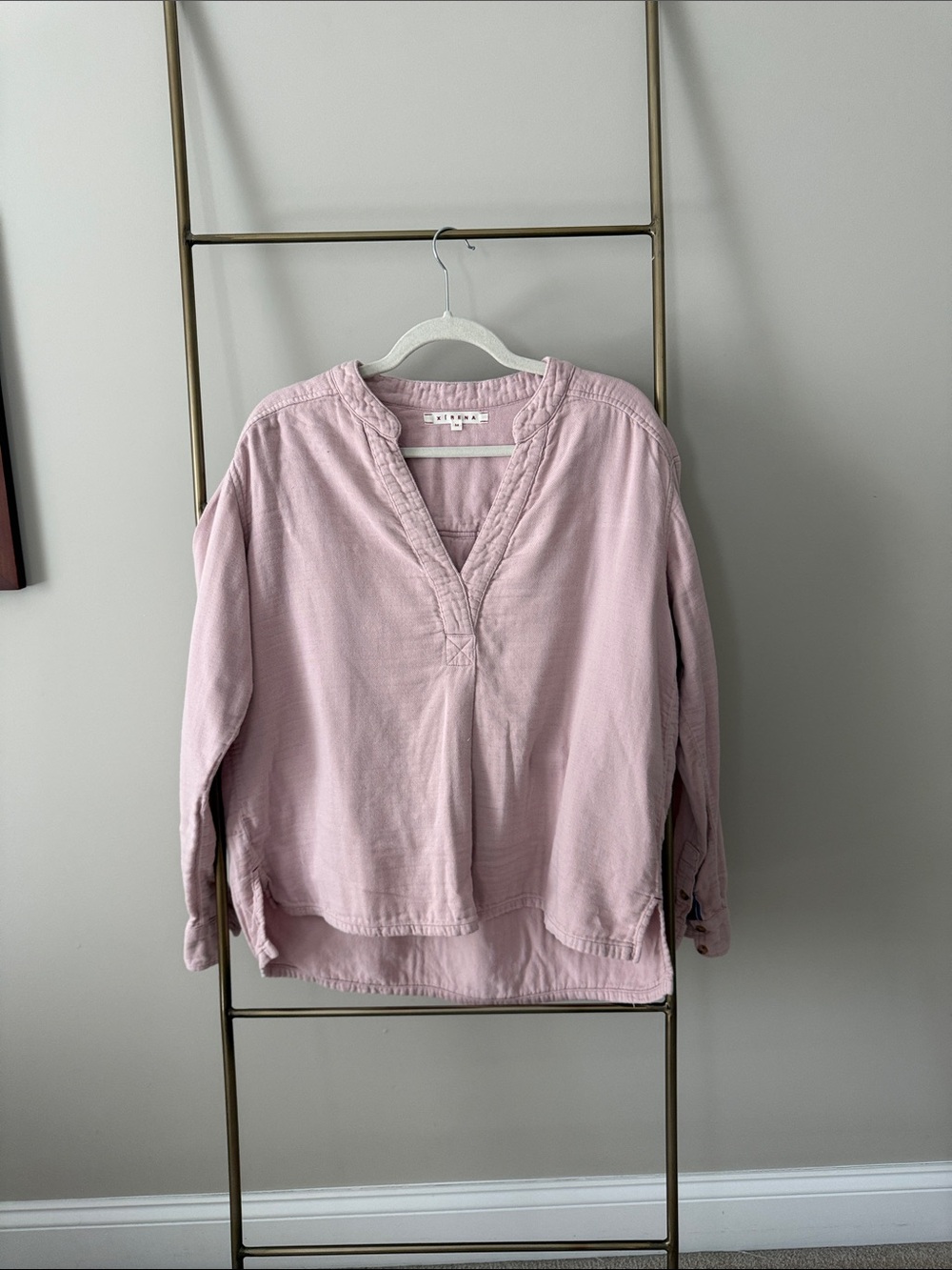 XiRENA Split V-Neck Relaxed Tunic in Dusty Pink